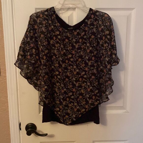 Alex Top  - Picture 1 of 2